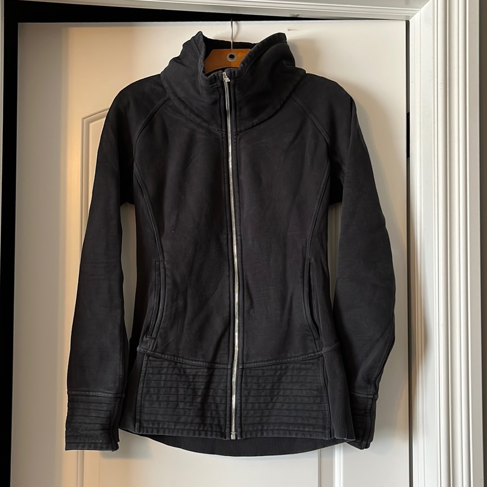 Lululemon zip sweatshirt. M/L. Black